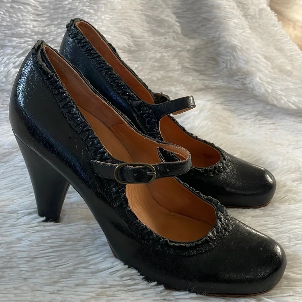 Chie Mihara Black strap buckle leather heel size 37.5 - Picture 2 of 9